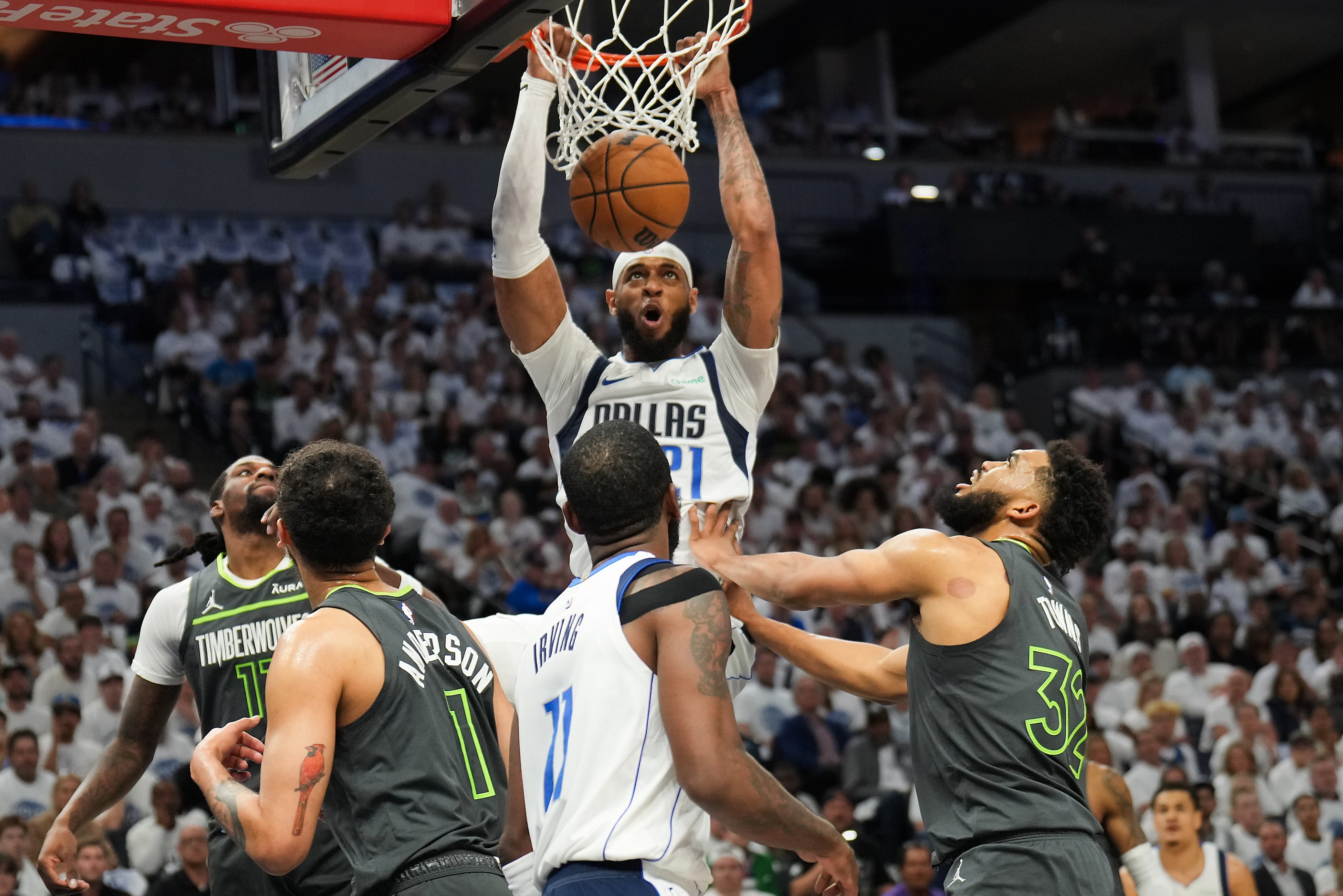 Dallas Mavericks center Daniel Gafford (21) dunks the ball over Minnesota Timberwolves...