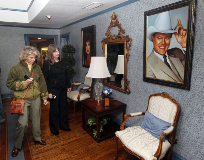 Diana Gats (left), of Irving, and her sister-in-law, Carol Gats, of Wheaton, Ill., took a...