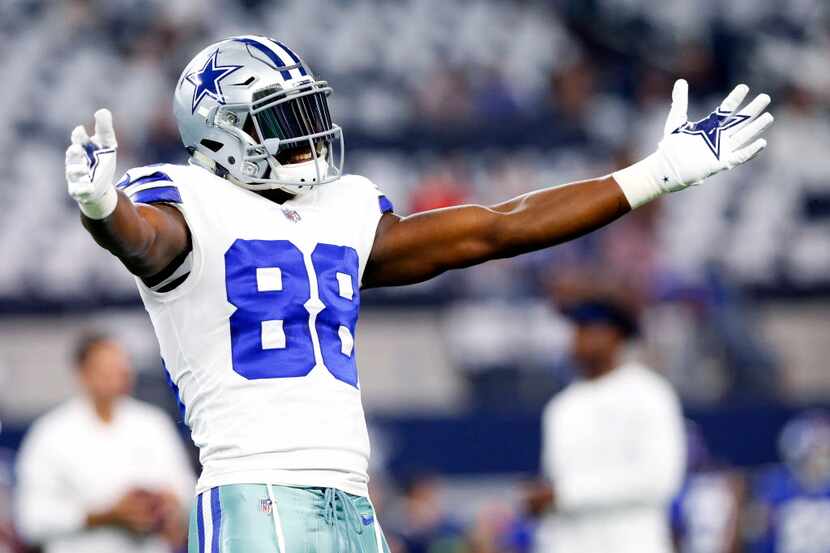 Dallas Cowboys wide receiver Dez Bryant (88) shows off during pregame warmups before the New...