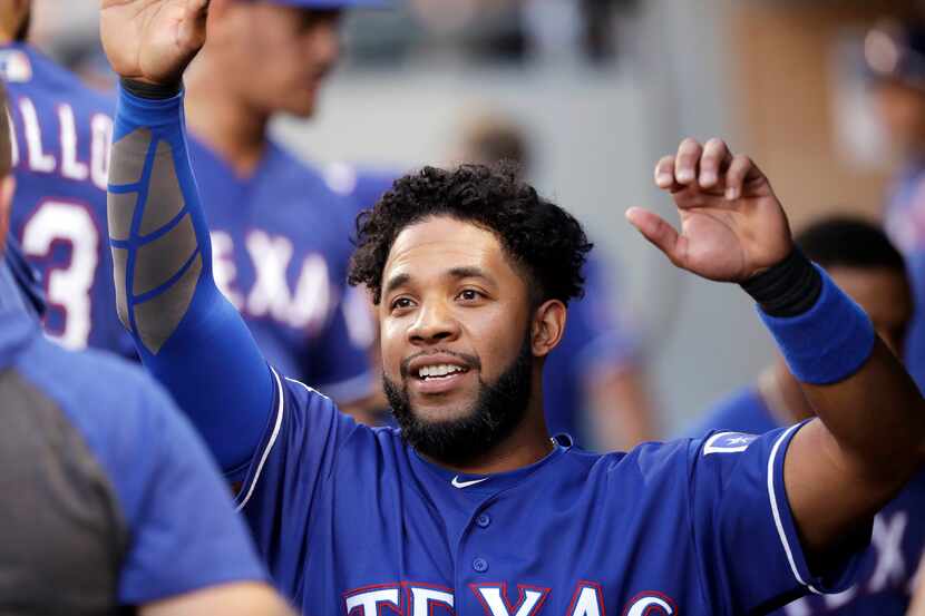 El parador en corto de los Texas Rangers, el venezolano Elvis Andrus, logró la ciudadanía...