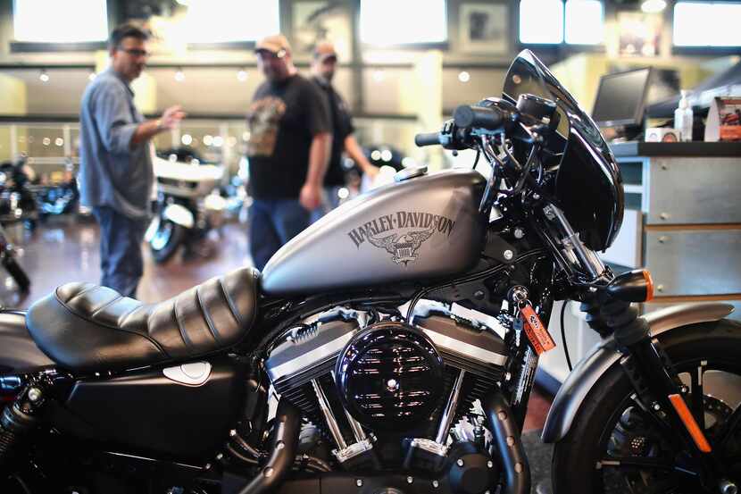 Una motocicleta de Harley-Davidson, manufacturada en Kenosha, Wisconsin, en una sala de...