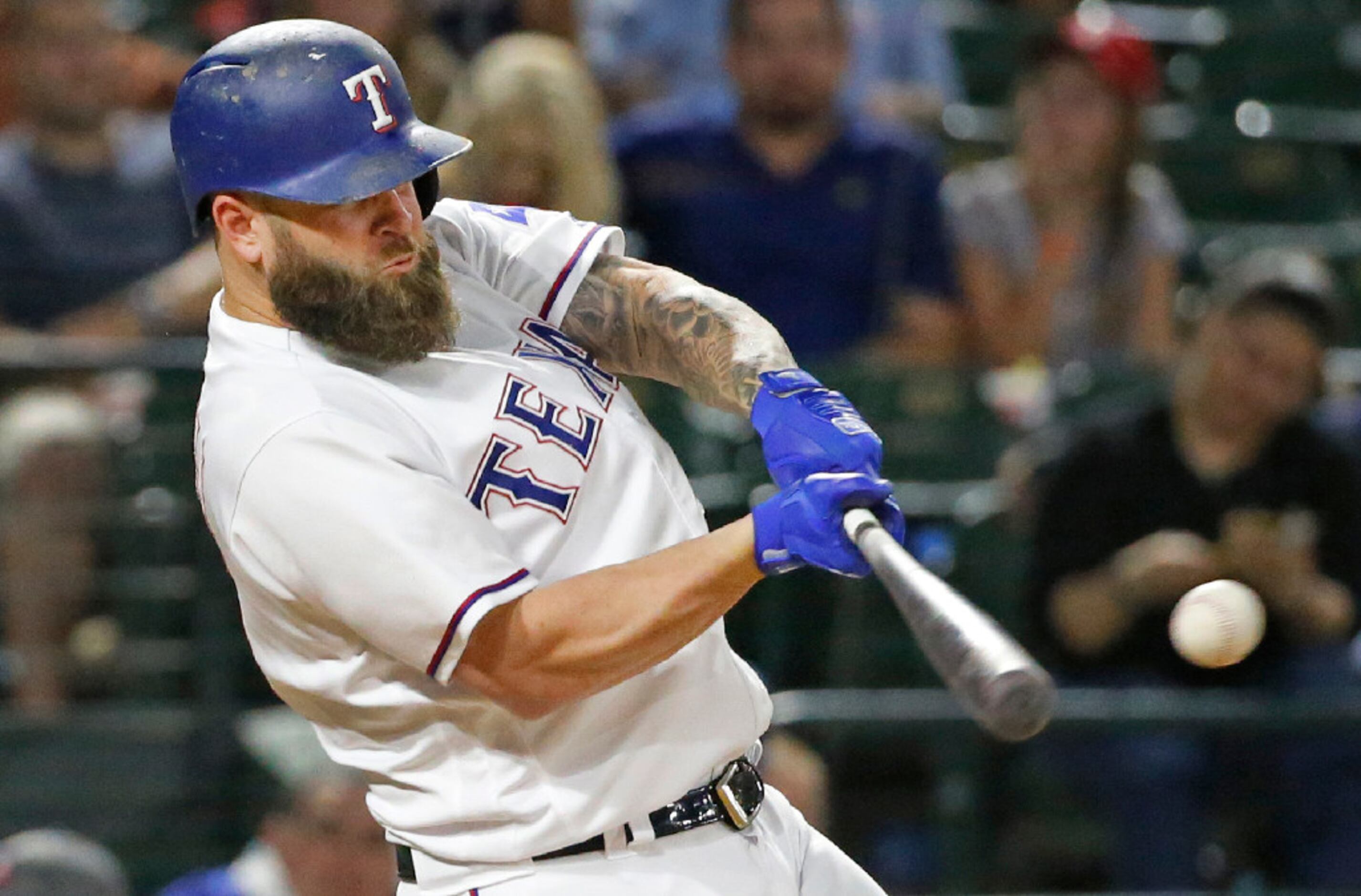 Mike Napoli homers as Rangers top Tigers, return home in playoff