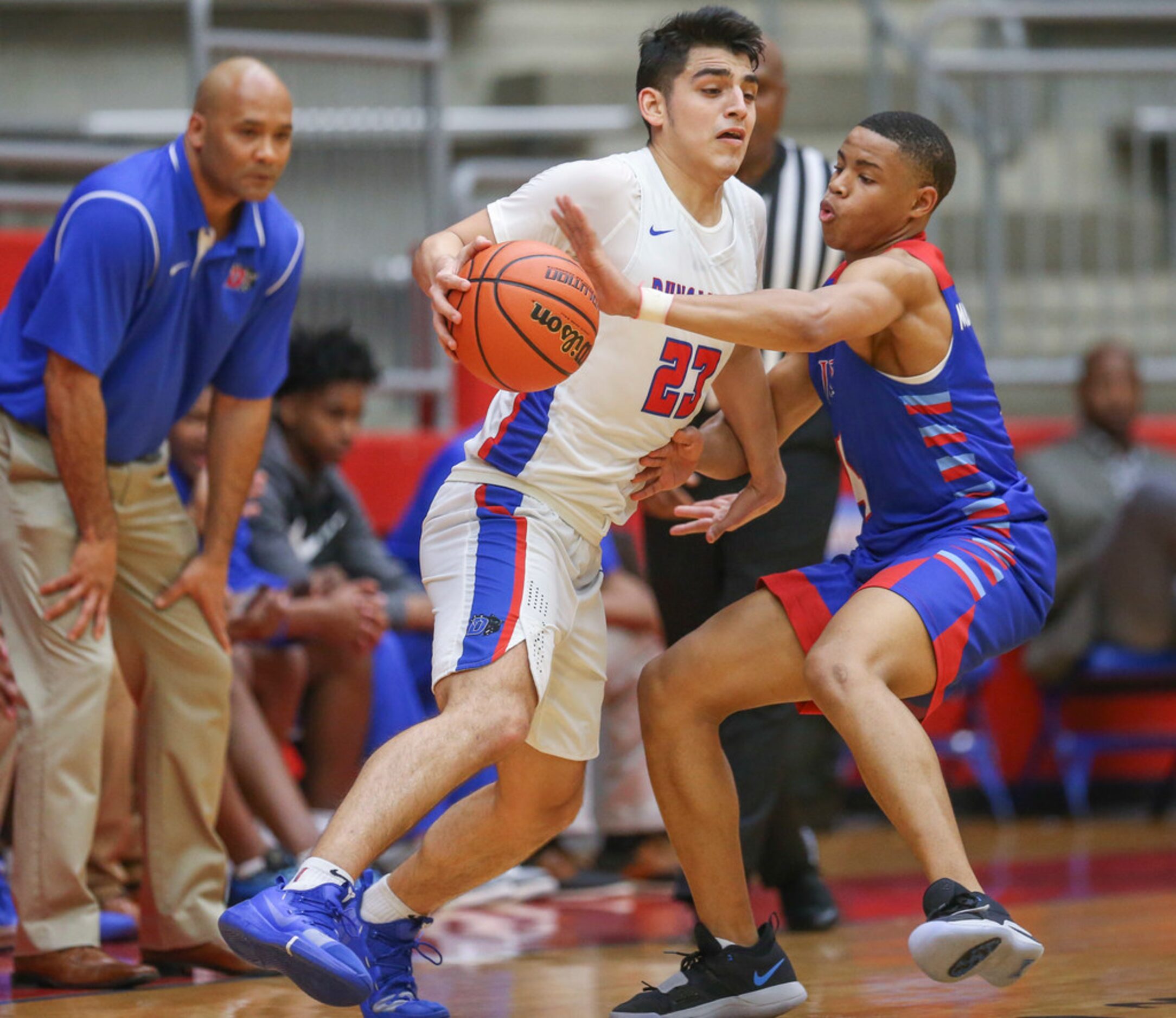 Duncanville guard Derek Luna (23) drives the ball against J. J. Pearce Chozen Amadi (4)...