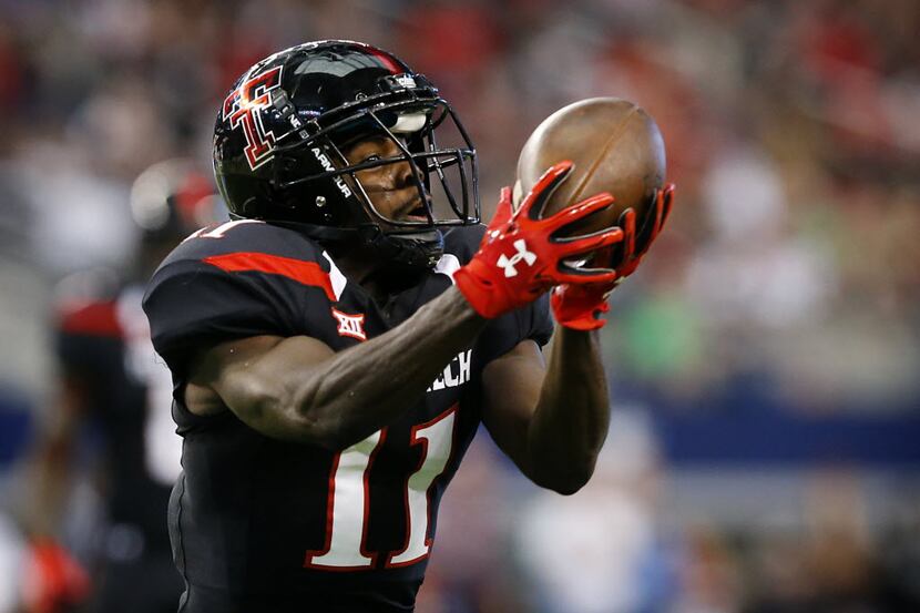 Texas Tech Red Raiders wide receiver Jakeem Grant (11) pulls in a touchdown catch against...