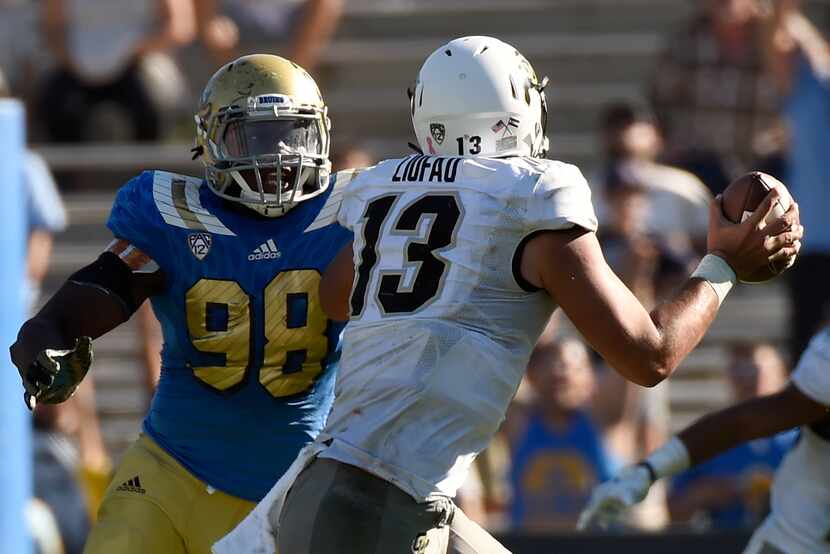 PASADENA, CA - OCTOBER 31:  (Left) Takkarist McKinley #98 of the UCLA Bruins plays defense...