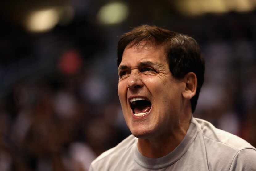 EL propietario de los Dallas Mavericks, Mark Cuban, está furioso contra los árbitros de la NBA.