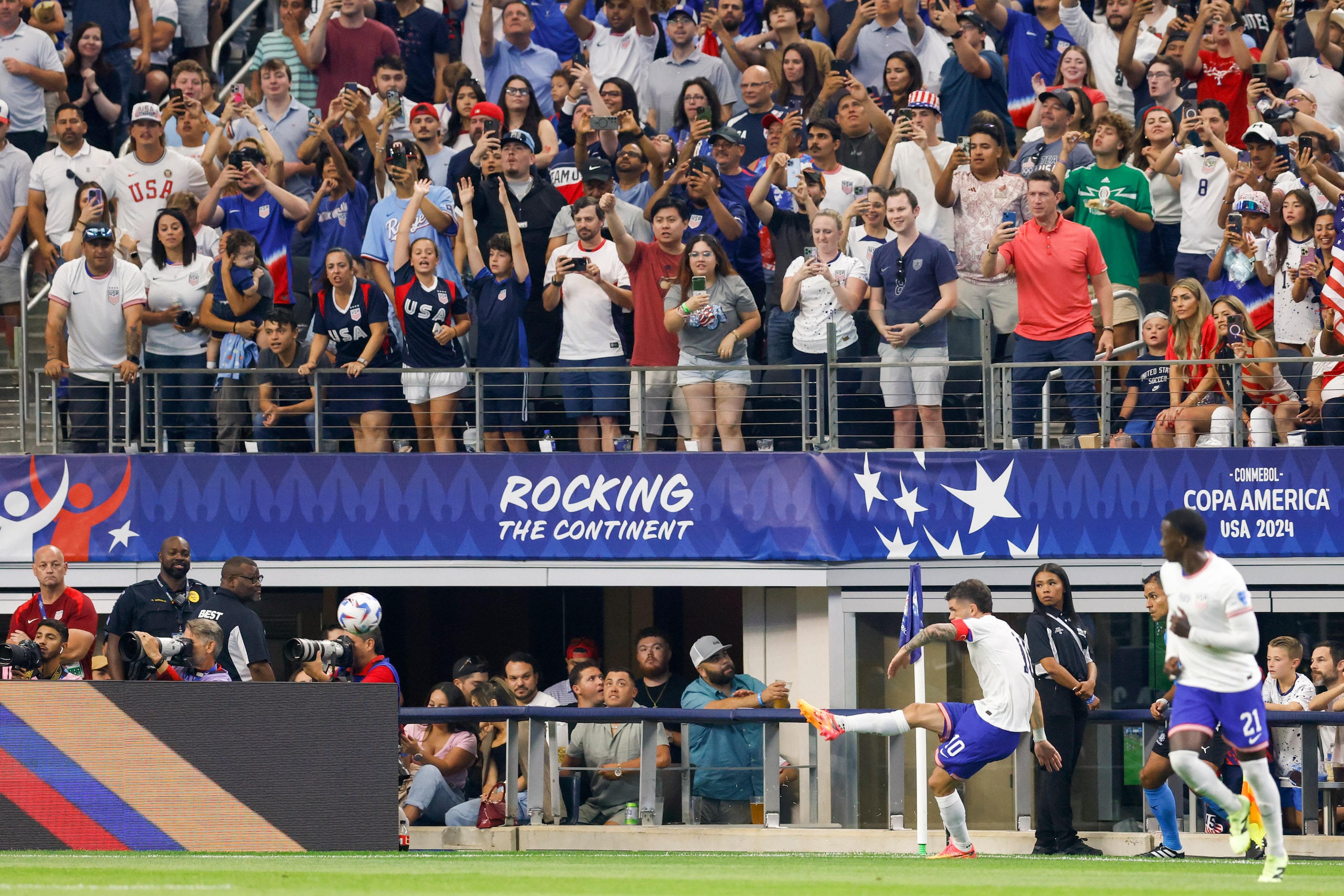 United States forward Christian Pulisic (10) takes a corner kick during the second half of a...