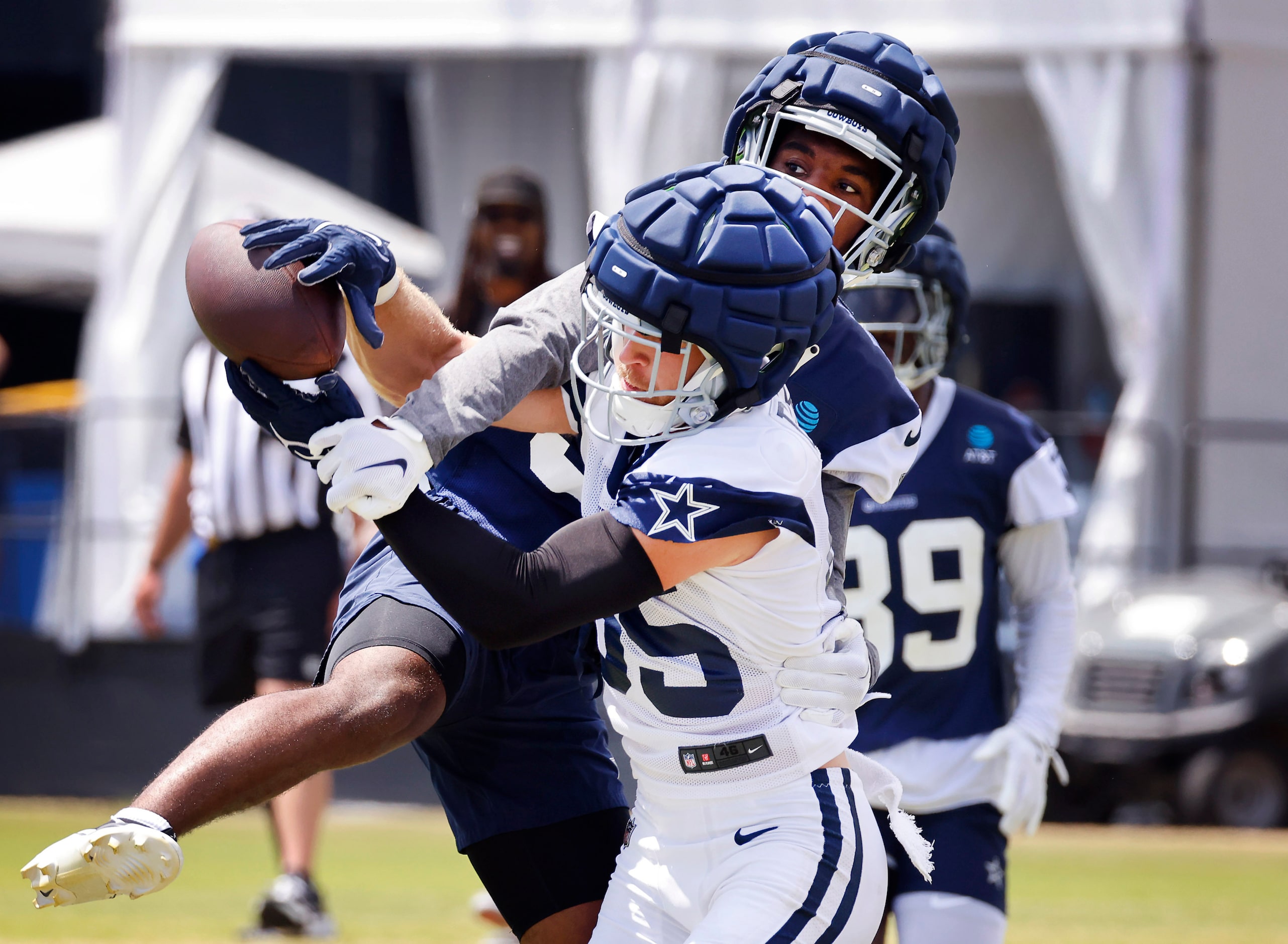 Dallas Cowboys wide receiver David Durden (85) tries to hang onto a pass with cornerback...