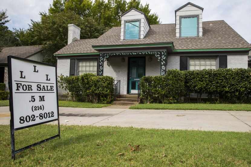 El tiempo en que una casa en Dallas pasa en el mercado ha aumentado en los últimos meses. Al...