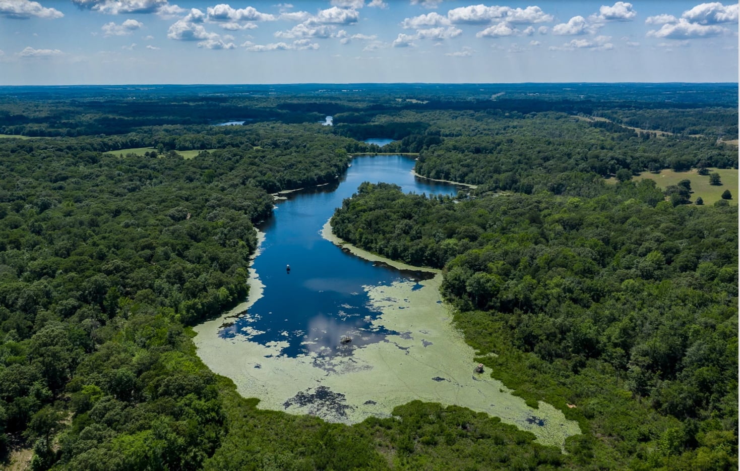 The more than 1,300-acre Fincastle property has lakes, streams and woods.