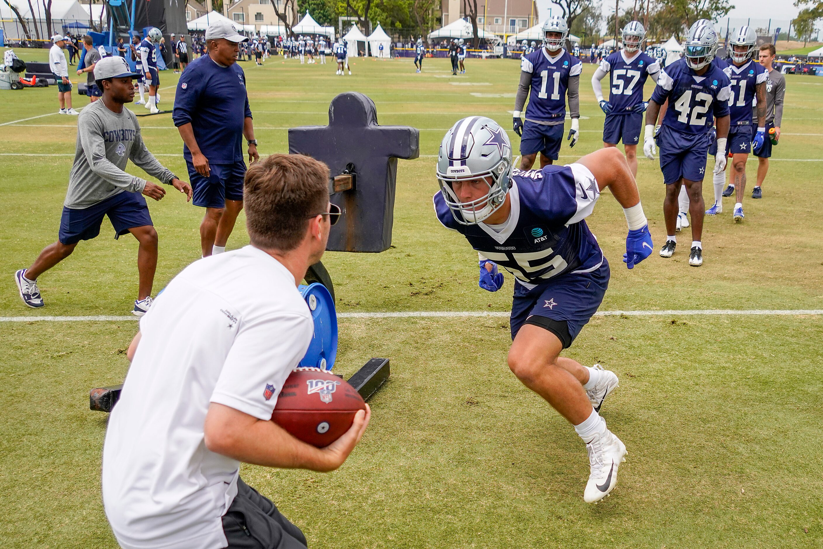 Dallas Cowboys linebacker Leighton Vander Esch (55) runs a drill during a practice at...