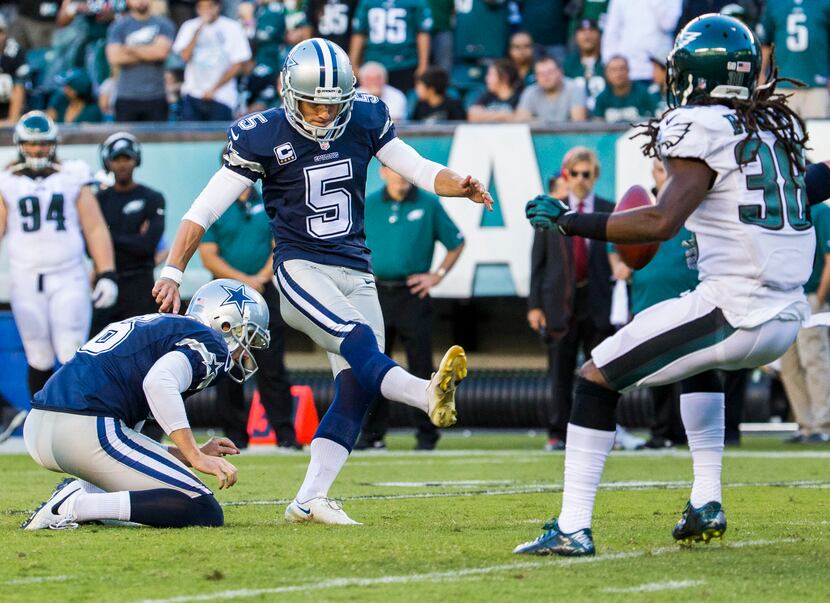 Dallas Cowboys kicker Dan Bailey (5) kicks a field goal during the first half of their game...