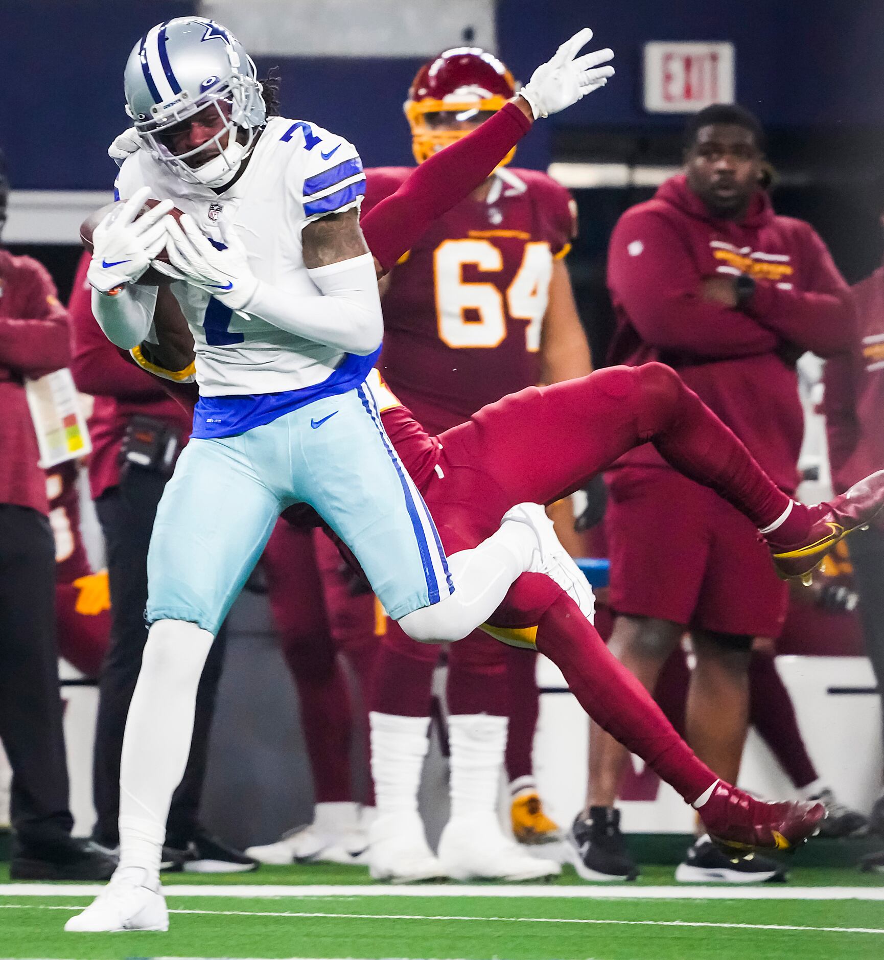 Photos: Tip toeing! Cowboys DE Demarcus Lawrence stays in bounds while  returning an interception for a touchdown