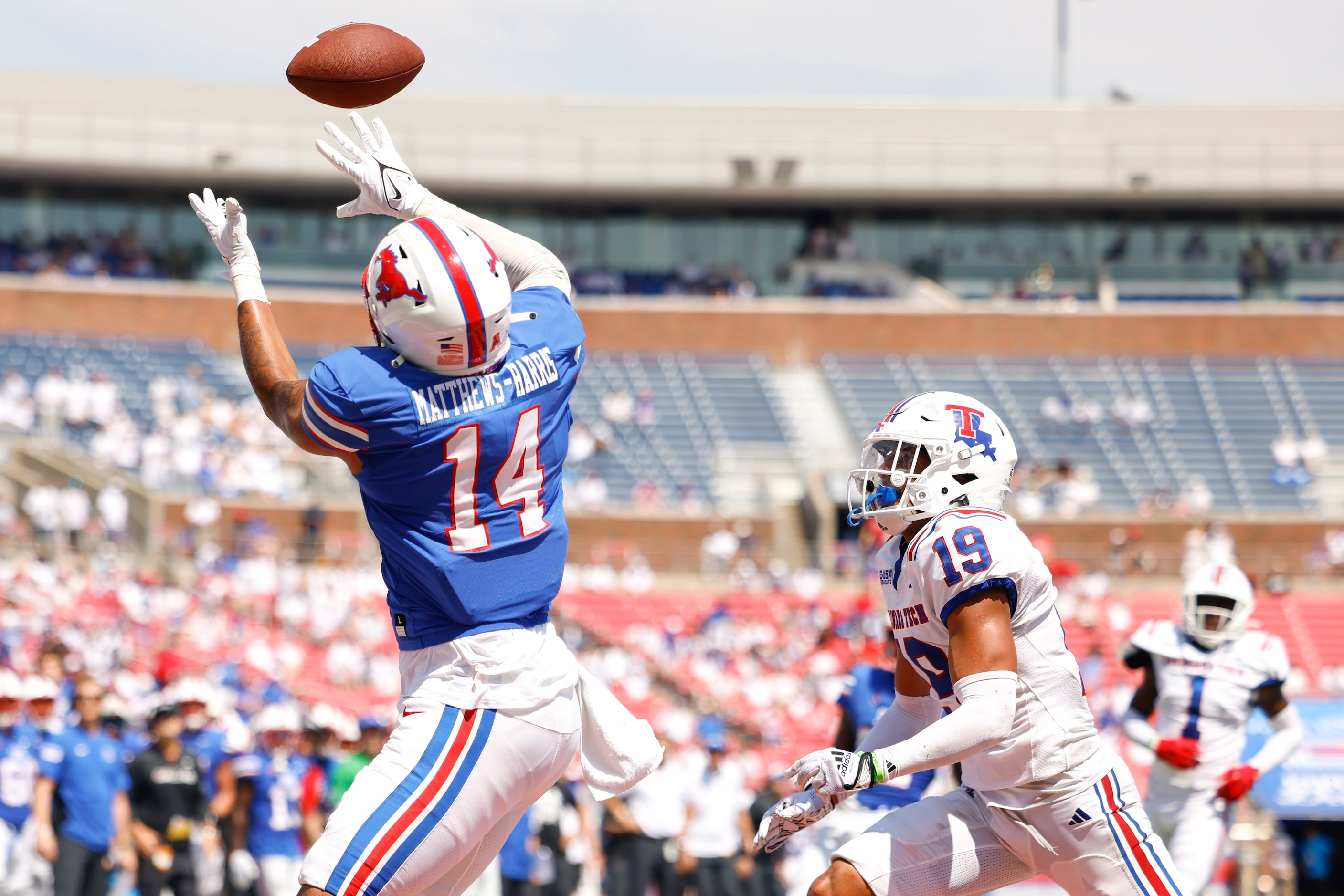 Southern Methodist tight end Nolan Matthews-Harris (14) reaches to catch a touchdown pass...