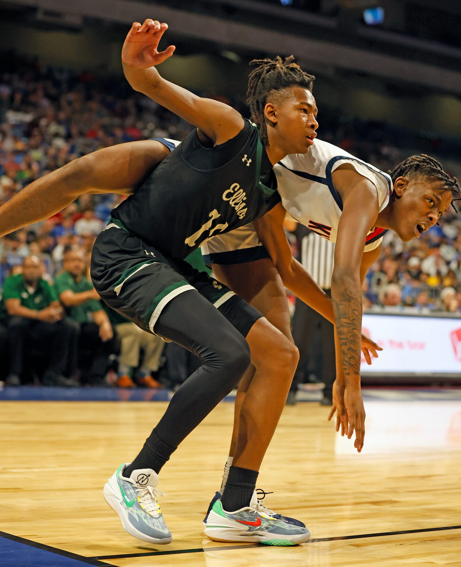 Dallas Kimball R.J. Osborne (0) goes over Killeen Ellison Kristopher White (10) trying to...