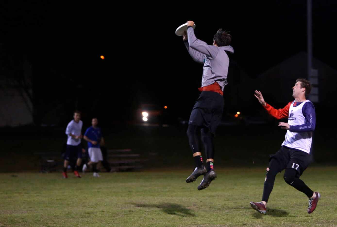 Jimmy Mickle makes as catch as Chris Larberg defends him as the Dallas Roughnecks, a new...