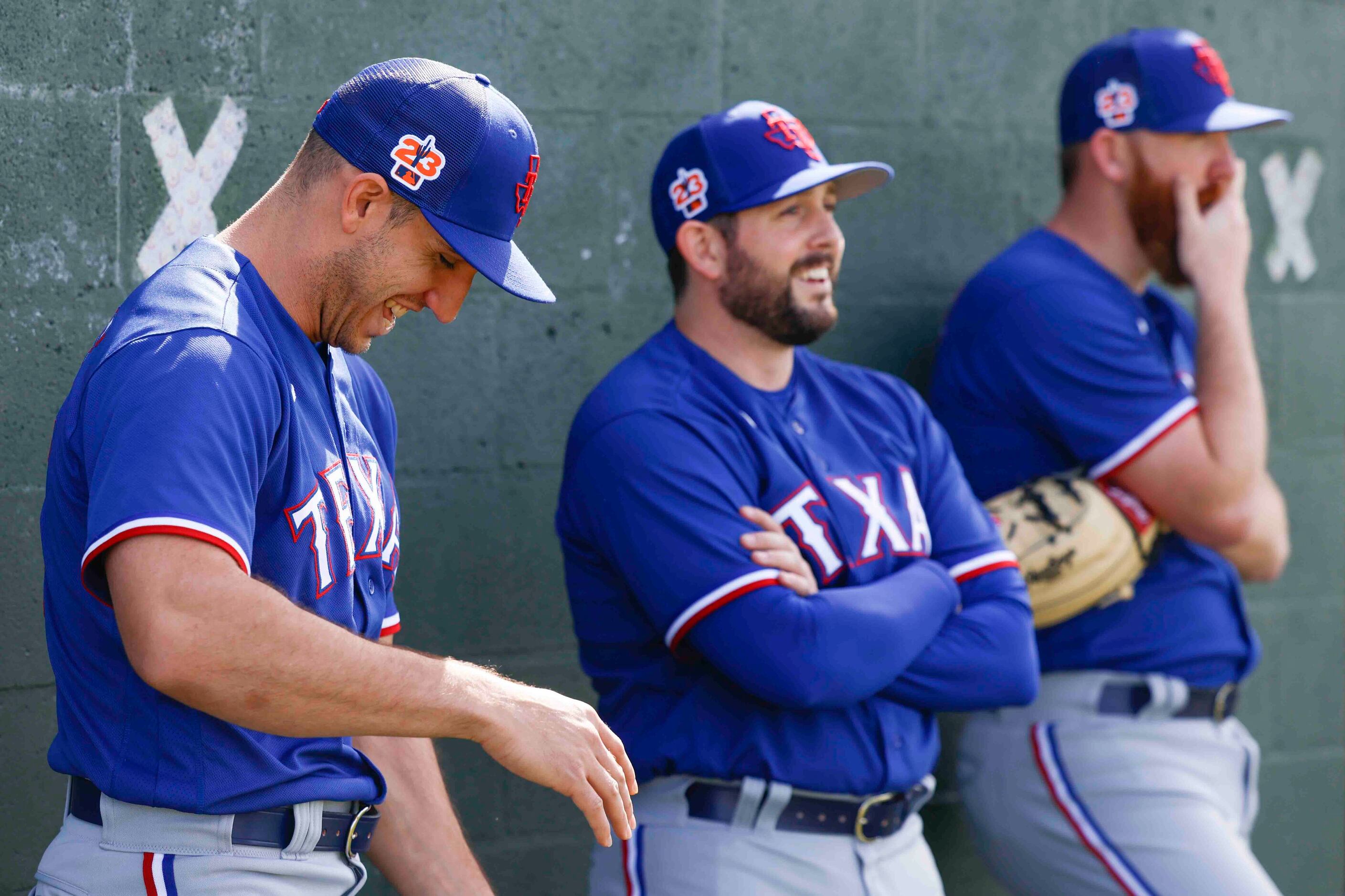 Photos: Pitching legends collide! Rangers pitcher Jacob deGrom talks it up  with Greg Maddux