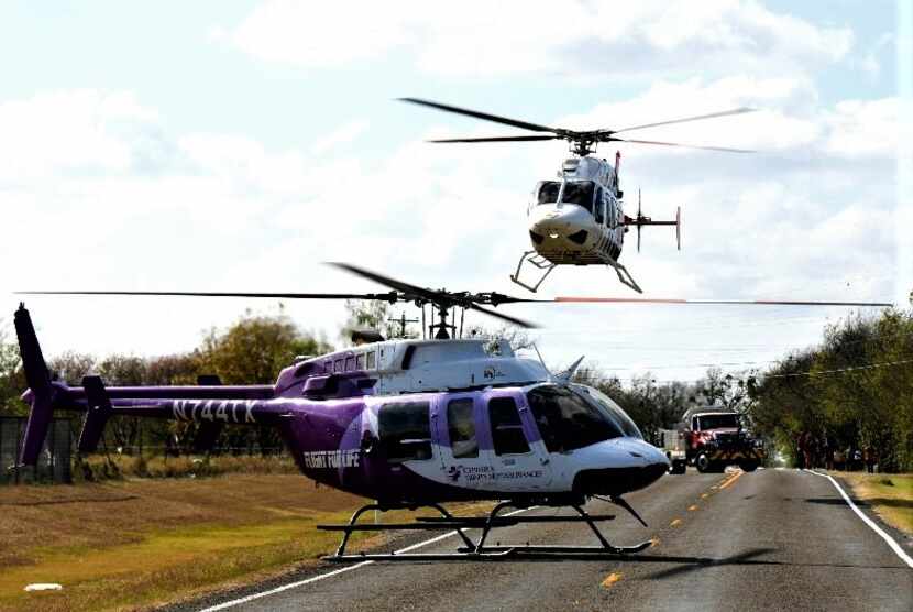 Helicópteros asistieron a trasladar a las víctimas del choque del sábado en College Mound.