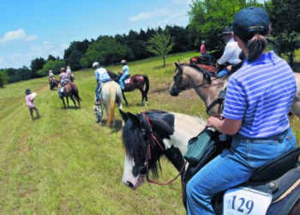 Un paseo en caballo acompañado por la familia puede ser el mejor regalo para el Día del Padre.