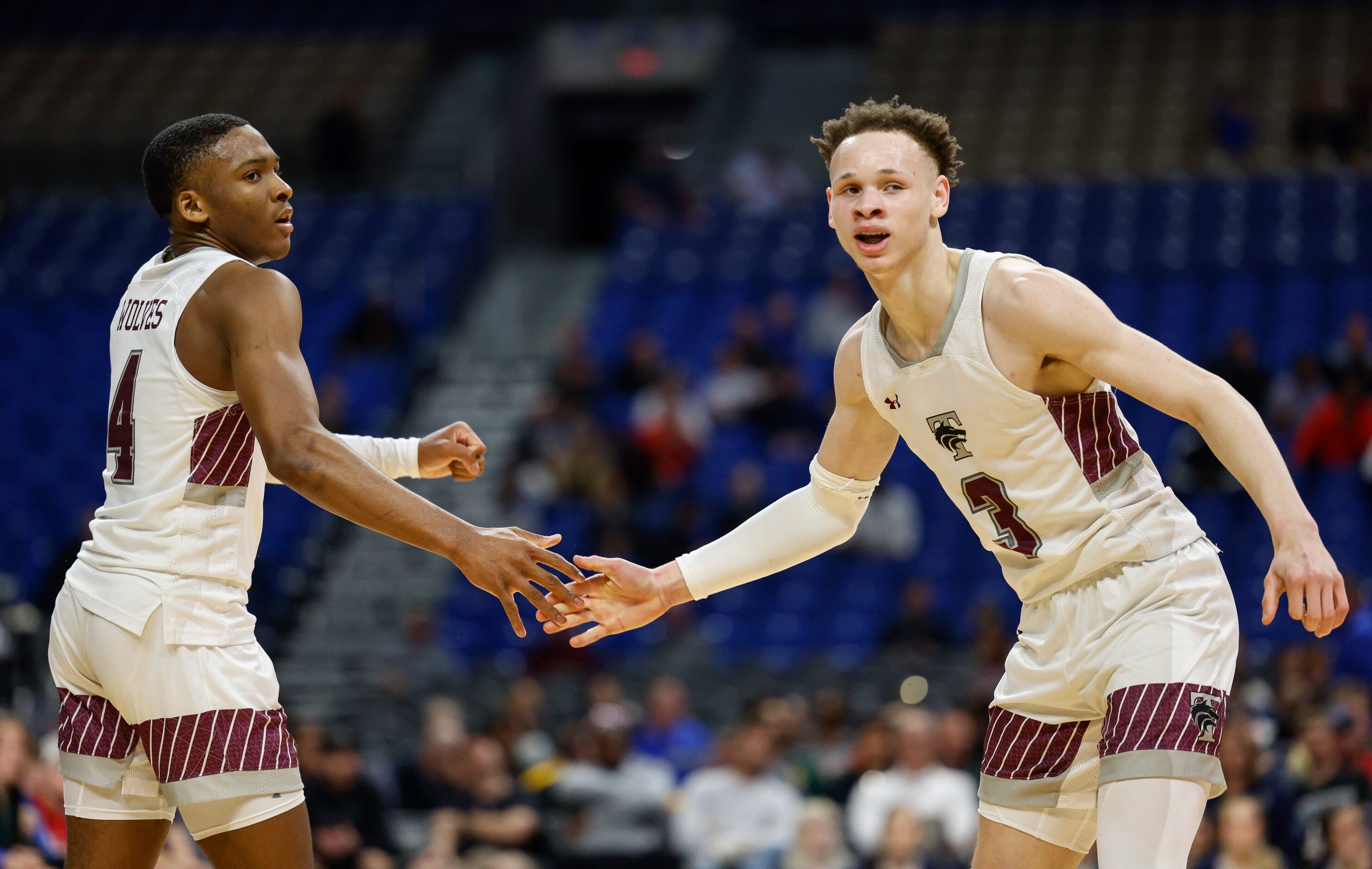 Mansfield Timberview guard Donovan O'Day (4) and Mansfield Timberview guard Chendall Weaver...