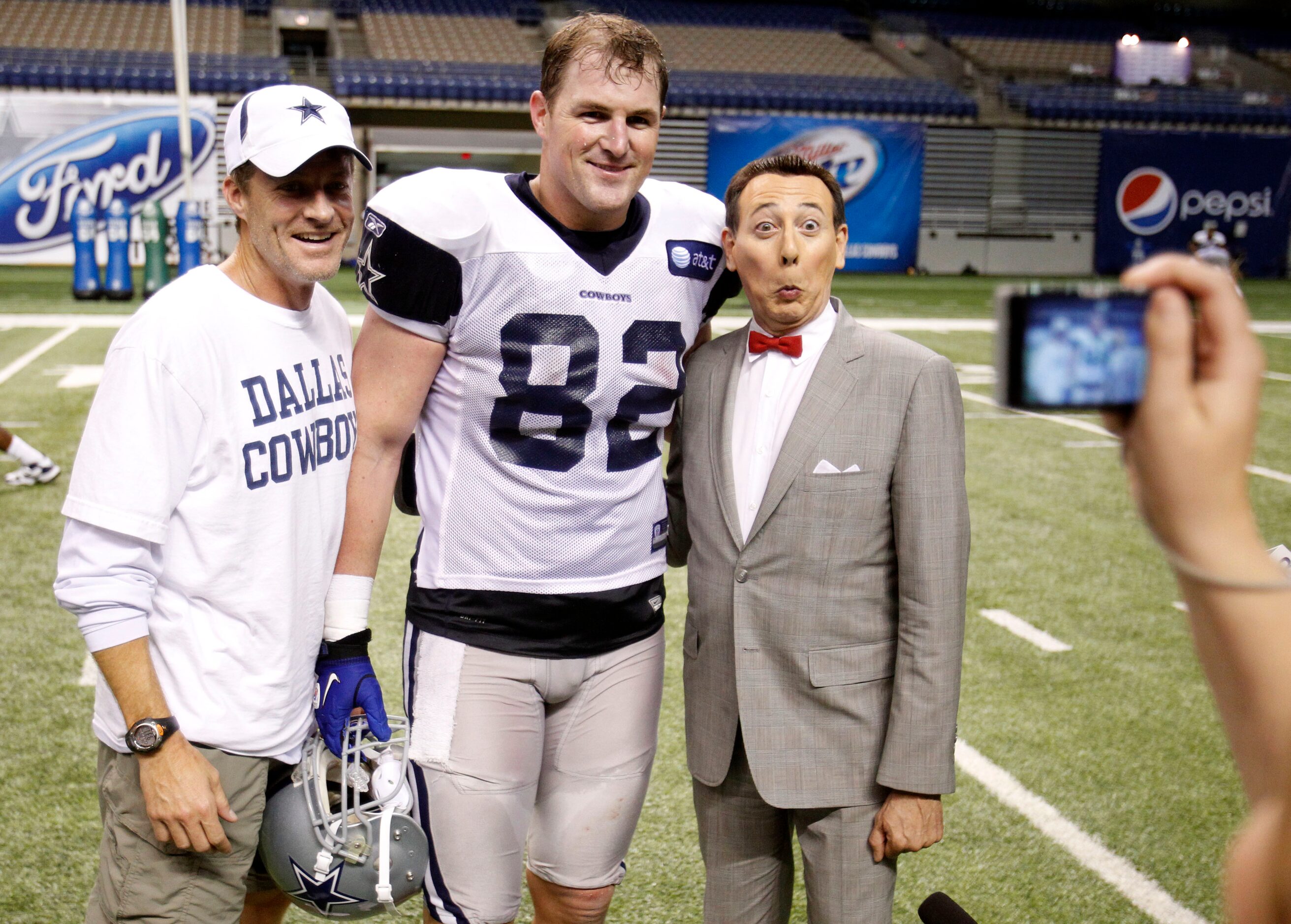 Dallas Cowboys tight ends coach John Garrett, Jason Witten (82) and entertainer Pee-wee...