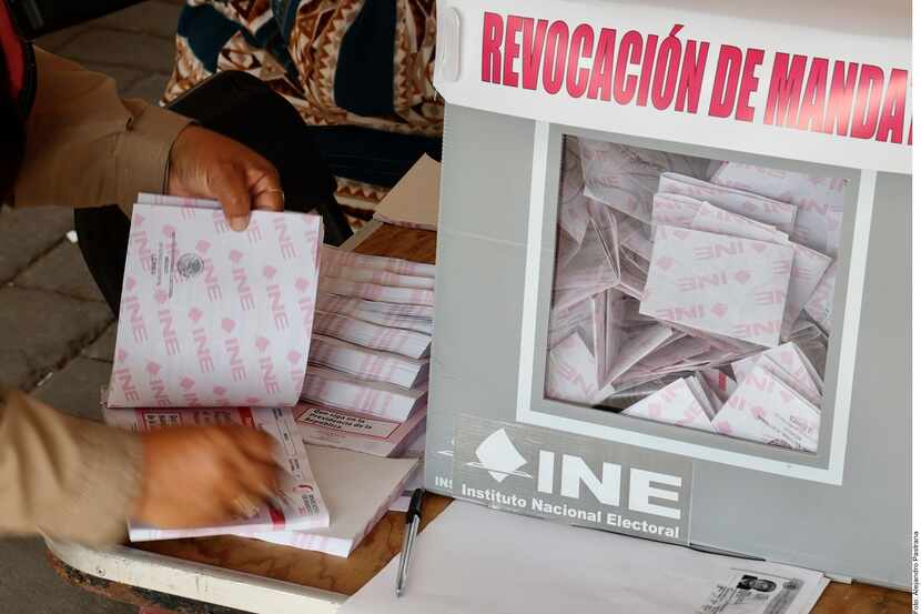Un referendo nacional para determinar si el presidente Andrés Manuel López Obrador debe...