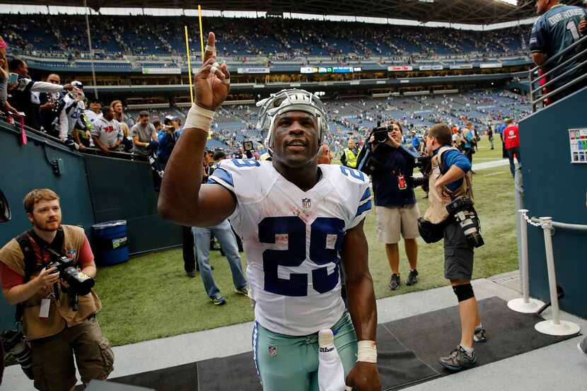 Dallas Cowboys running back DeMarco Murray (29) waves to Cowboy fans as he leaves the field...