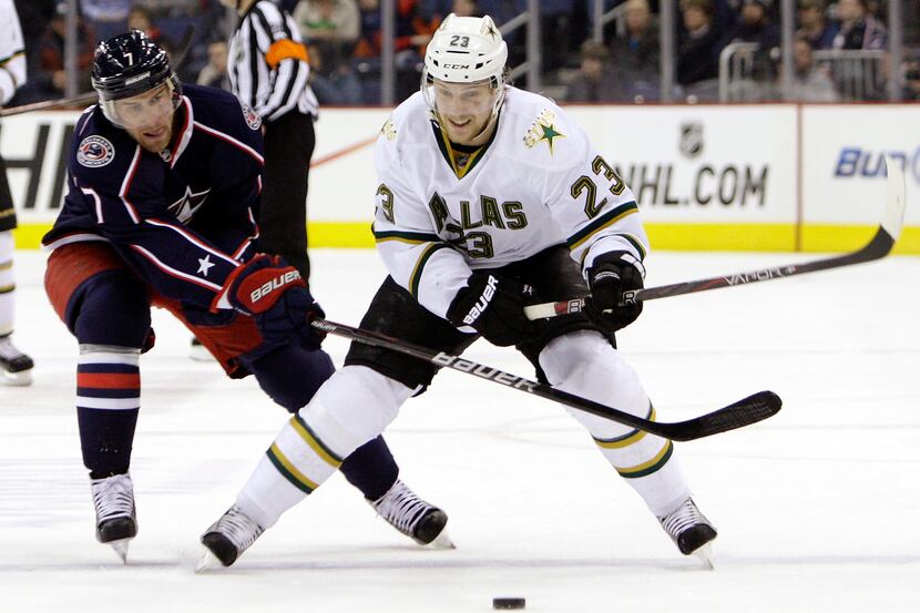 Columbus Blue Jackets' Jeff Carter (7) chases Dallas Stars' Tom Wandell (23), of Sweden,...