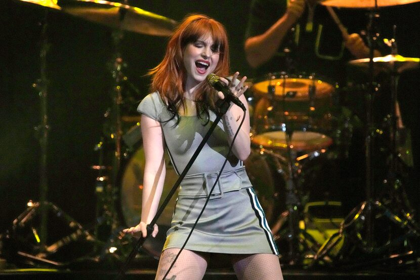 ARCHIVO - Hayley Williams de Paramore durante su presentaicón en el Bud Light Super Bowl...