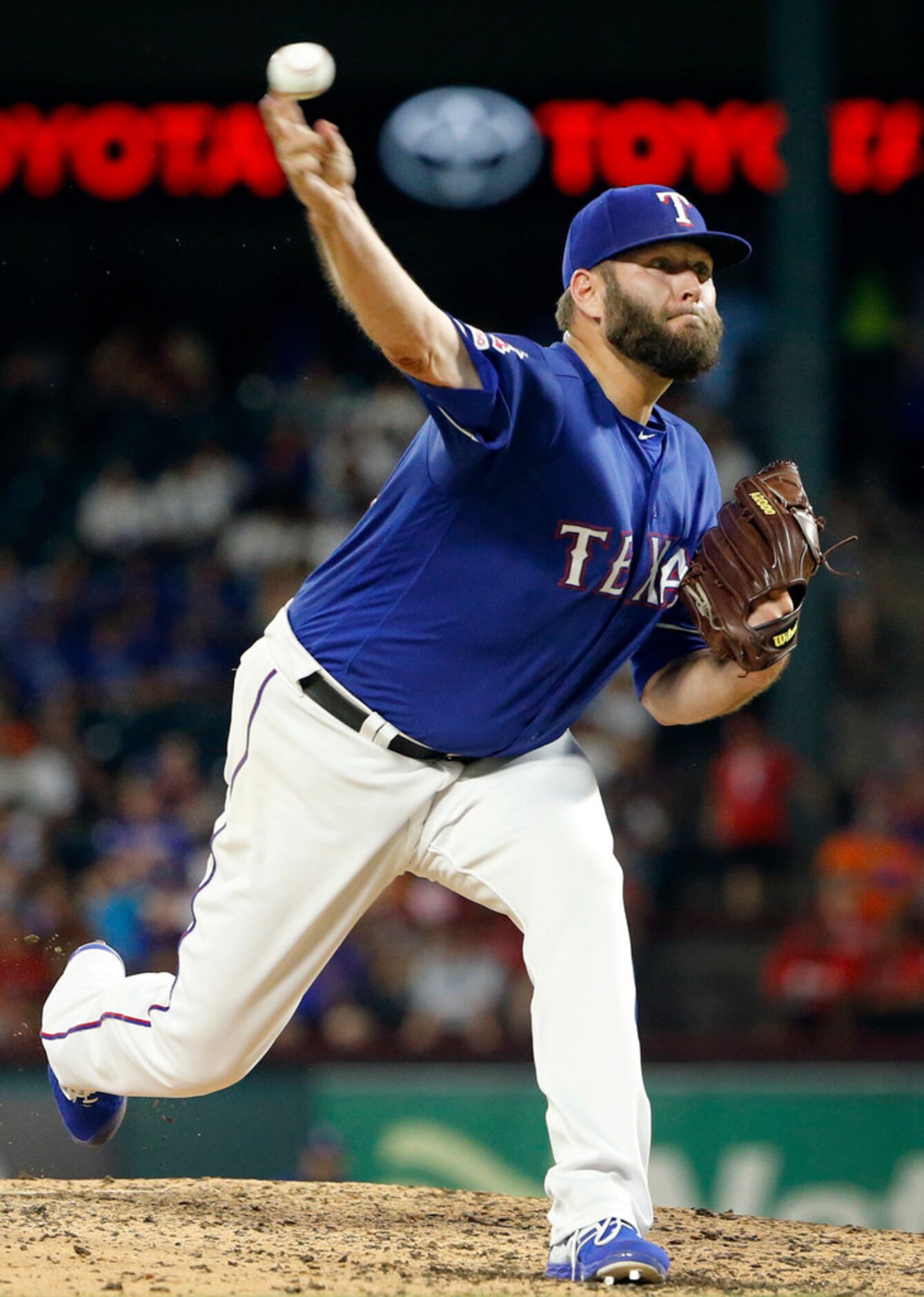 Texas Rangers starting pitcher Lance Lynn (35) throws during the fifth inning against the...