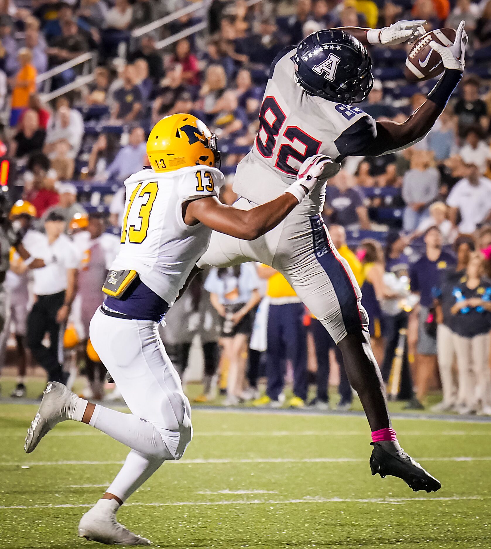 Allen wide receiver Davon Mitchell (82) catches a 26-yard touchdown pass to give the Eagles...