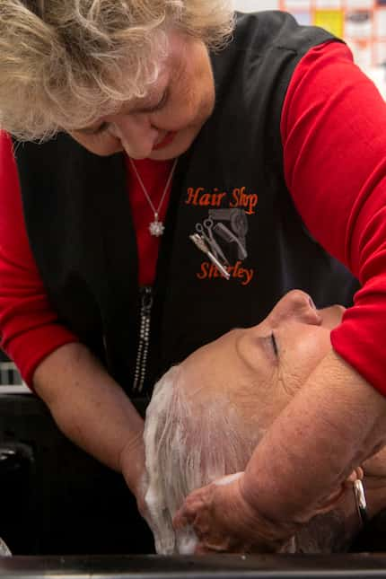 O'Neal washes Joyce Farquhar's hair. Earlier this month, O'Neal received the Texas Treasure...