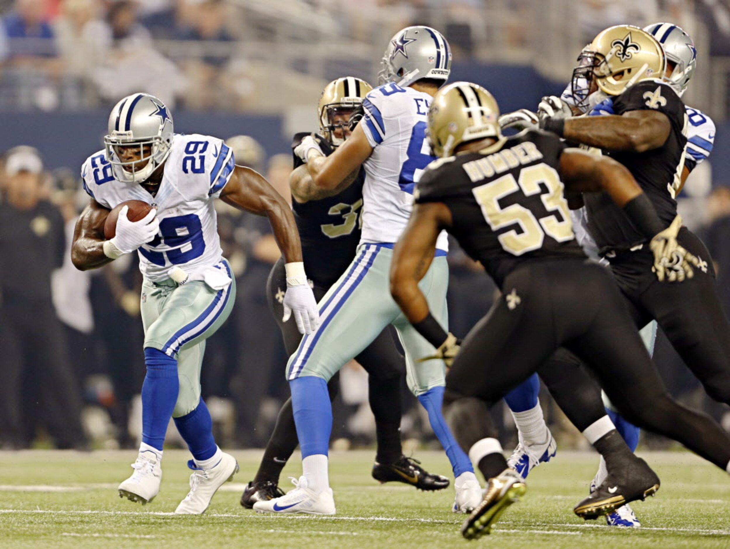 Dallas Cowboys running back DeMarco Murray (29) finds a hole in the New Orleans Saints line...