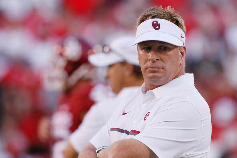 FILE - In this Saturday, Sept. 17, 2016 file photo, Oklahoma defensive coordinator Mike...