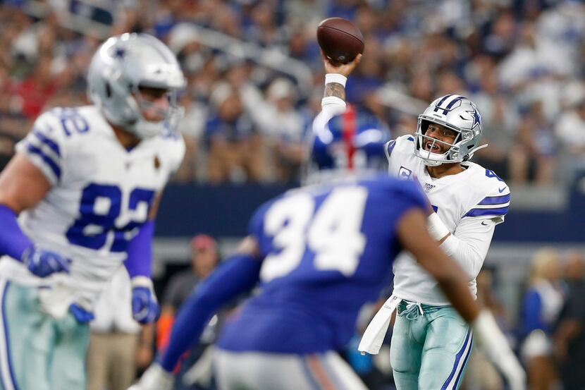 Cowboys quarterback Dak Prescott (4) throws a touchdown pass to wide receiver Randall Cobb...