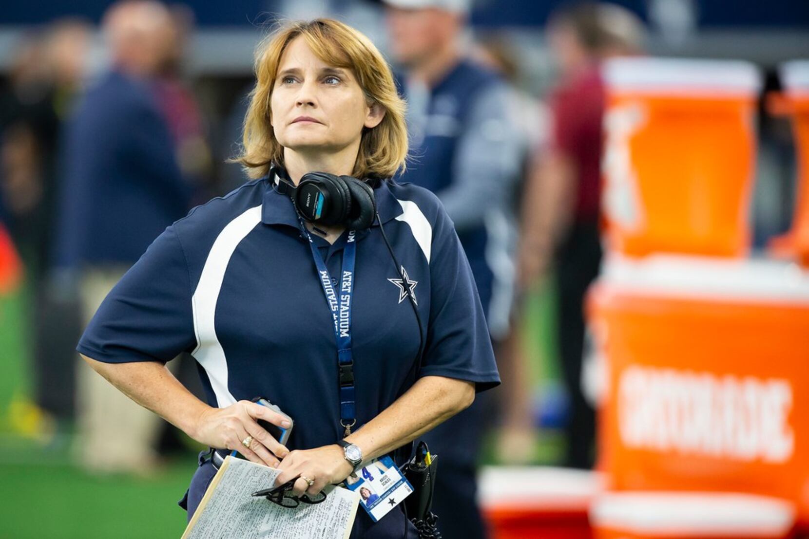 Kristi Scales: How 'green hat' and 'orange sleeves' affect play during a  Cowboys game