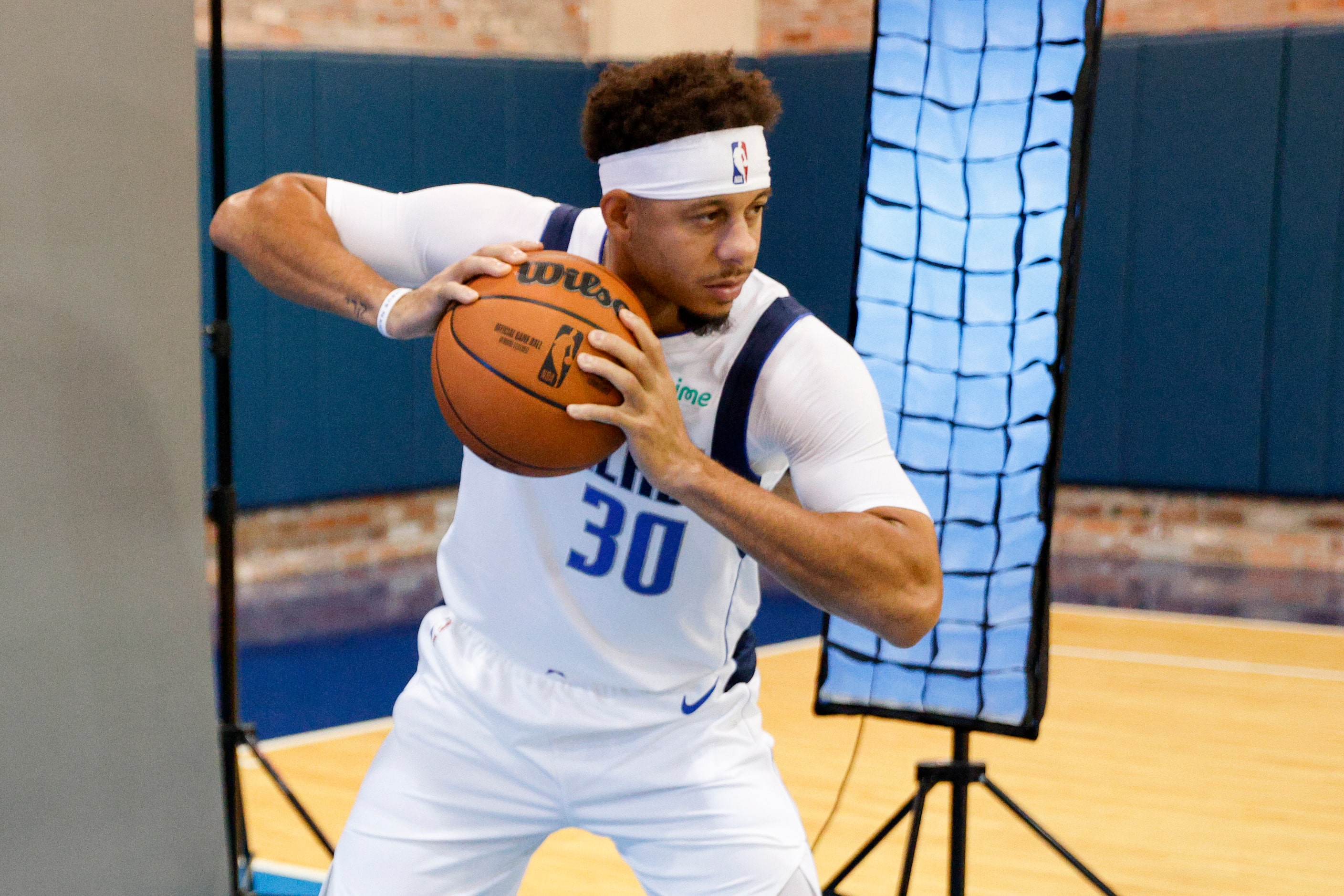 Dallas Mavericks guard Seth Curry (30) poses for a photo during media day at American...