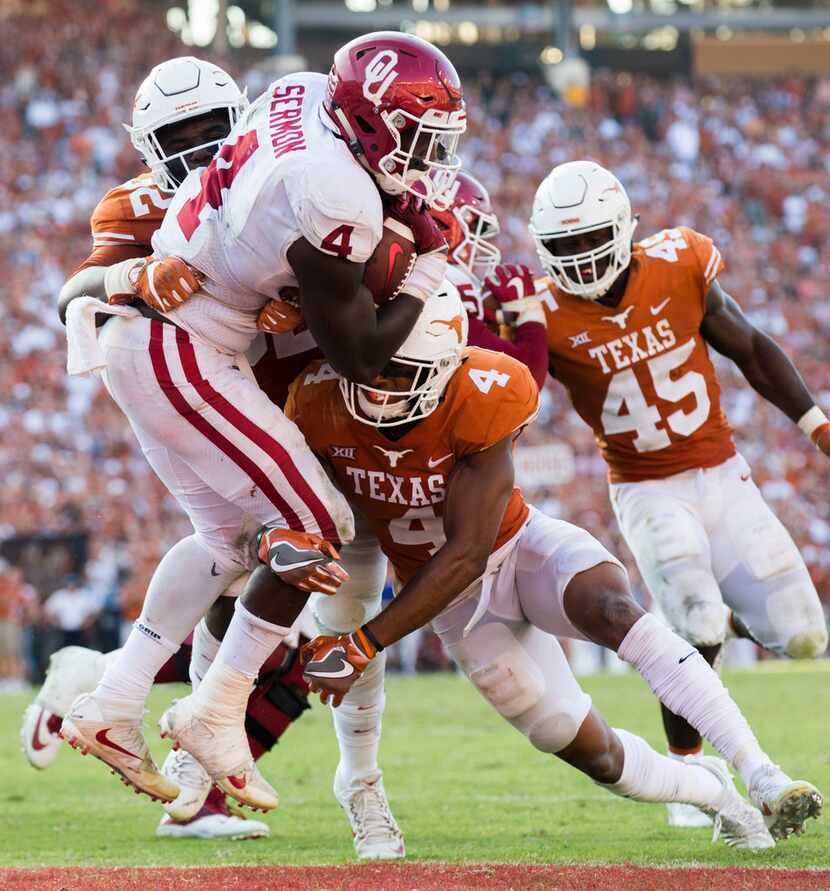 Texas Longhorns defensive end Malcolm Roach (32) and defensive back DeShon Elliott (4)...