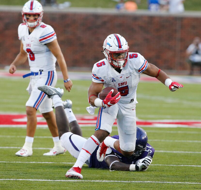 Southern Methodist running back Xavier Jones (5) runs past Stephen F. Austin linebacker...