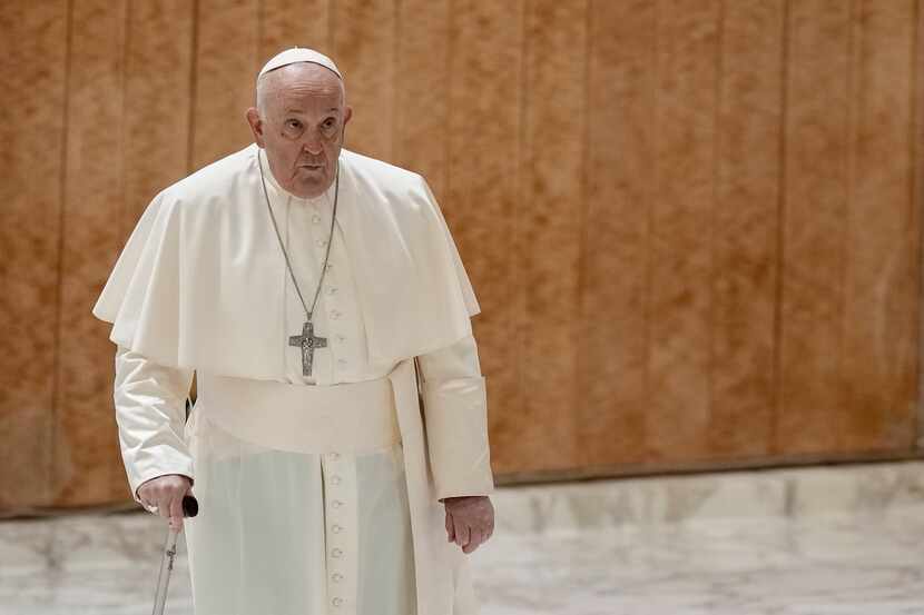 El papa Francisco llega para una vista semanal general en la sala papa Pablo VI en el...