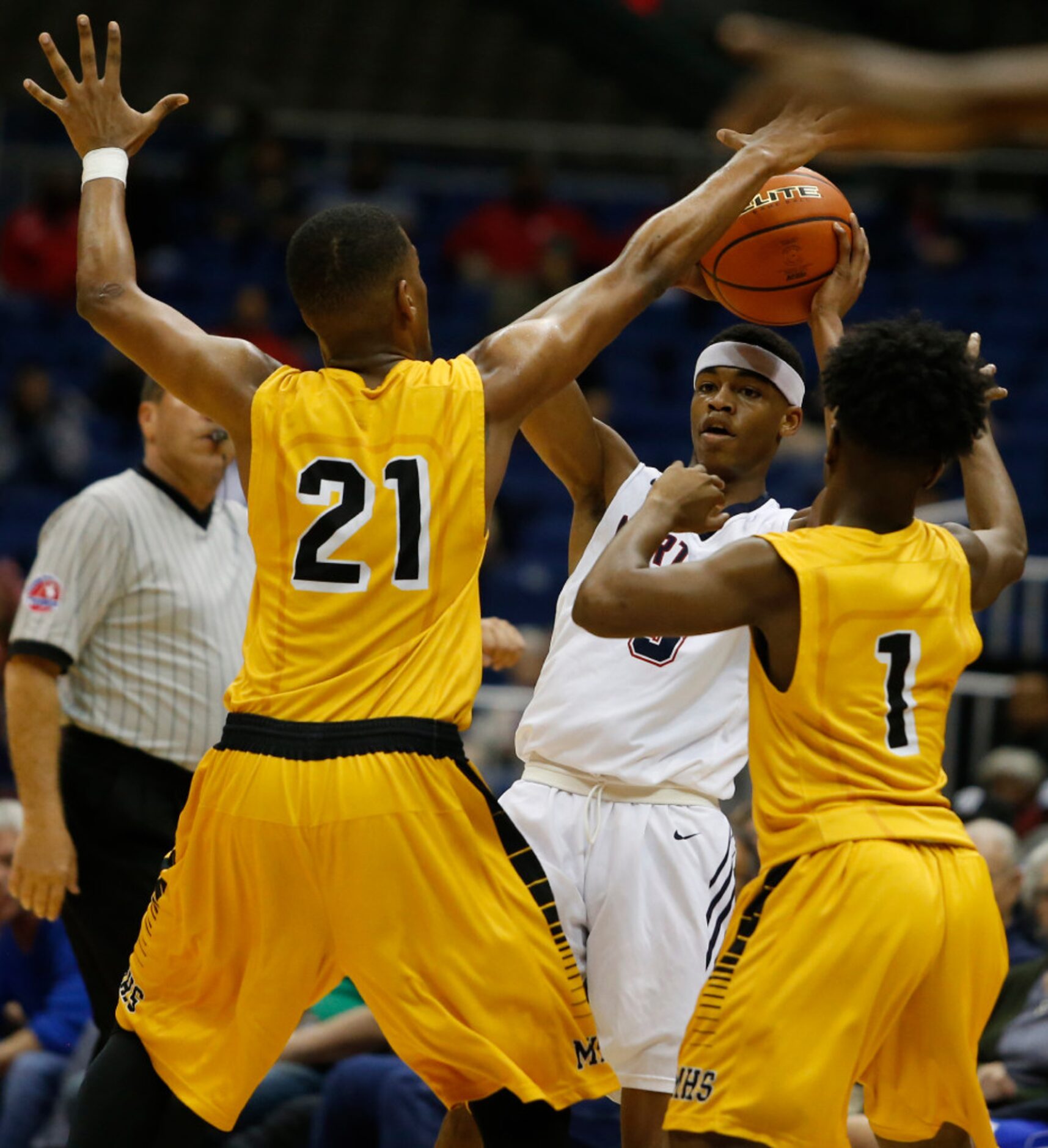 Justin Northwest's Jordan Keys (13) is defended by Fort Bend Marshall's Jabari Rice (10) and...