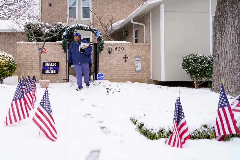 RayShawn Riley delivered mail in Richardson on Feb. 17.  (Smiley N. Pool/The Dallas Morning...