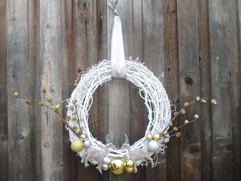 
Make a holiday wreath during an urban crafting workshop led by Caroline Nelson.


