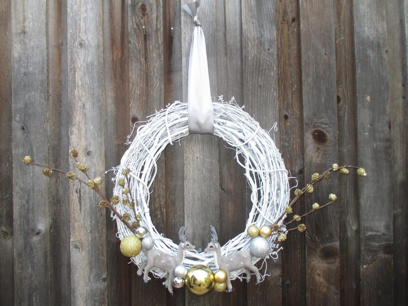 
Make a holiday wreath during an urban crafting workshop led by Caroline Nelson.


