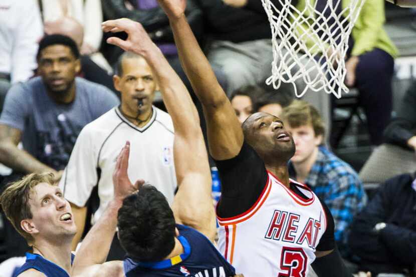 Dallas Mavericks forward Charlie Villanueva (3) puts up a shot over Dallas Mavericks center...