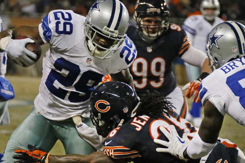 Dallas Cowboys running back DeMarco Murray (29) fights for yardage during the Dallas Cowboys...