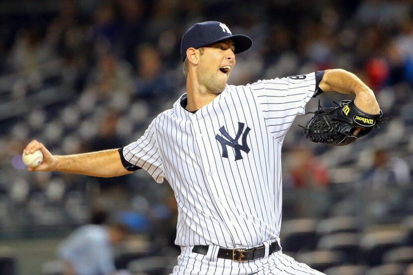 Sep 29, 2015; Bronx, NY, USA;  New York Yankees relief pitcher Chris Martin (33) delivers a...