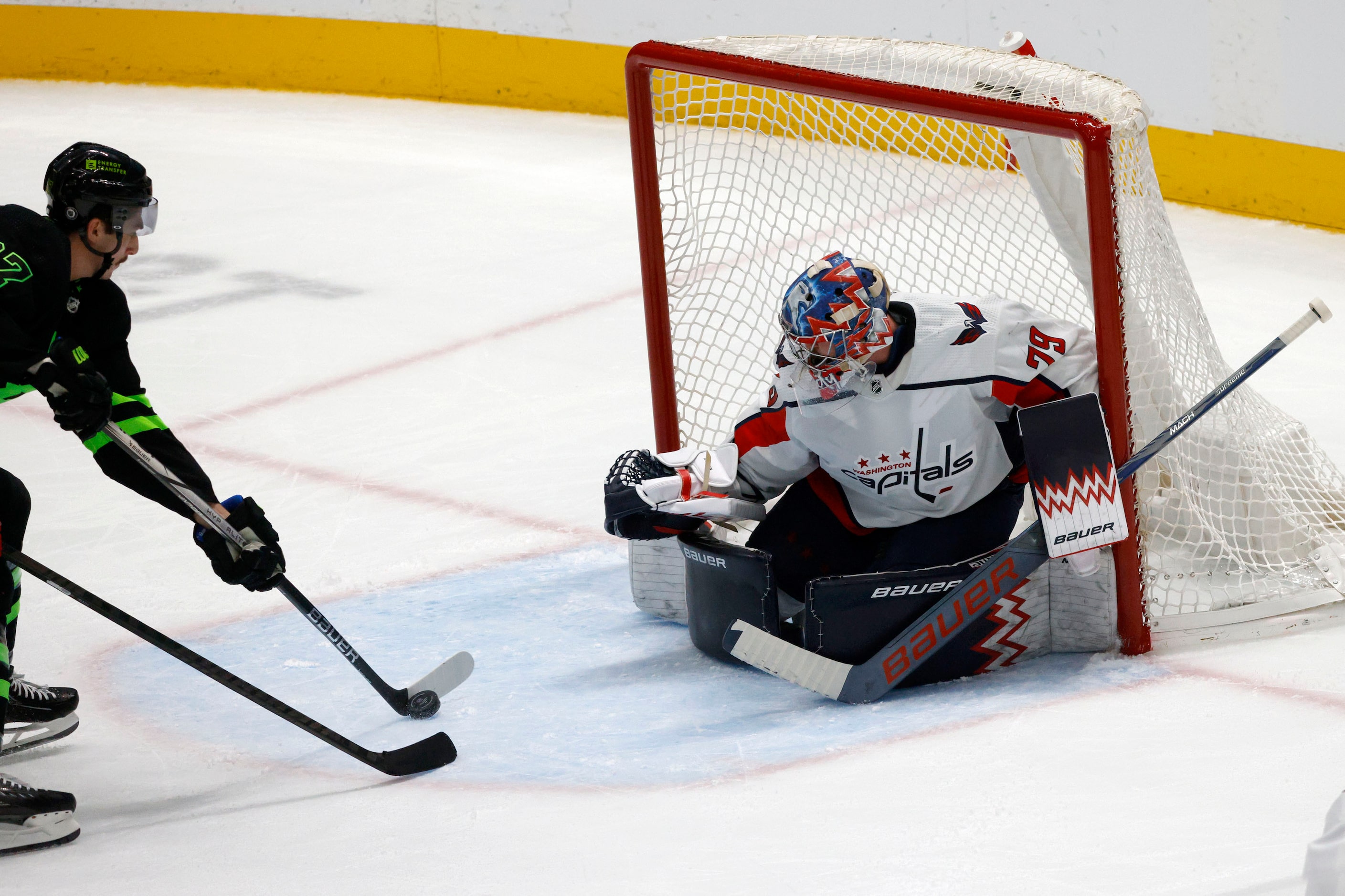 Dallas Stars left wing Mason Marchment (27) goes to score against Washington Capitals...