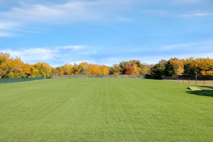 The mansion's enormous turfed yard is the same turf the 2017 Super Bowl game was played on....