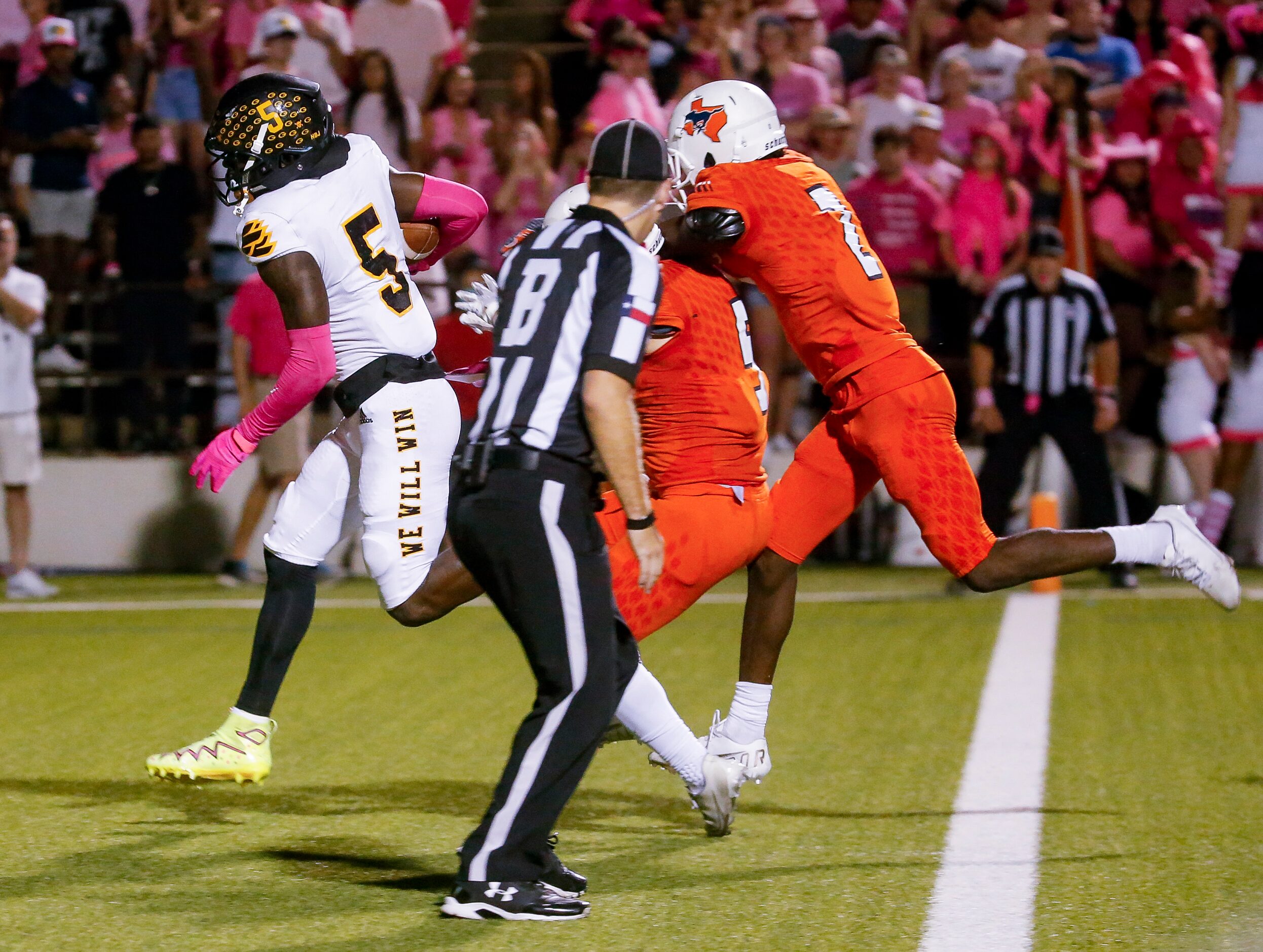 Garlands’s WR Jordan Hudson (5) evades the Sachse defense for a touchdown during the second...